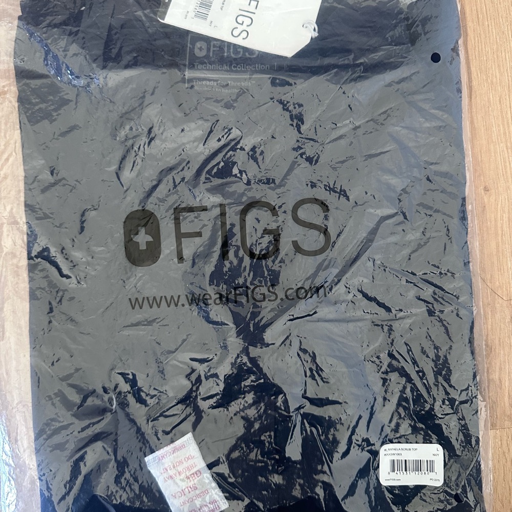 FIGS WOMEN’S RAFAELA NAVY SCRUB TOP *new*